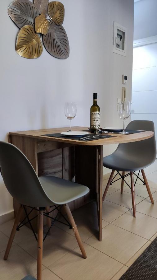 Rock & Roll 2 - Modern Apartment In Trikala Экстерьер фото